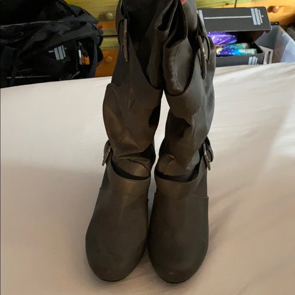 Grey boots - Picture 3 of 3